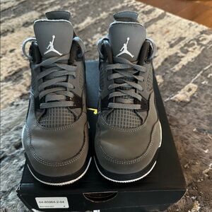 Youth 2Y Jordan 4 Retro (PS) excellent condition